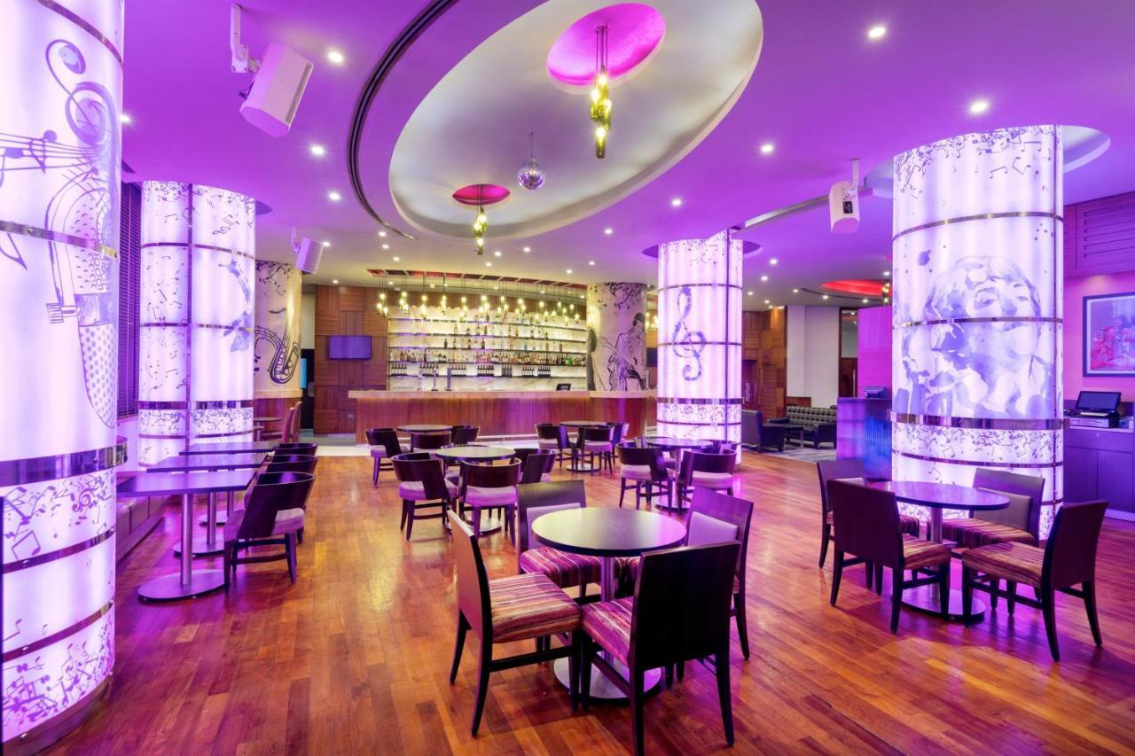 Crowne Plaza Doha - The Business Park By Ihg Hotel Luaran gambar The bar at the W Hotel in San Francisco