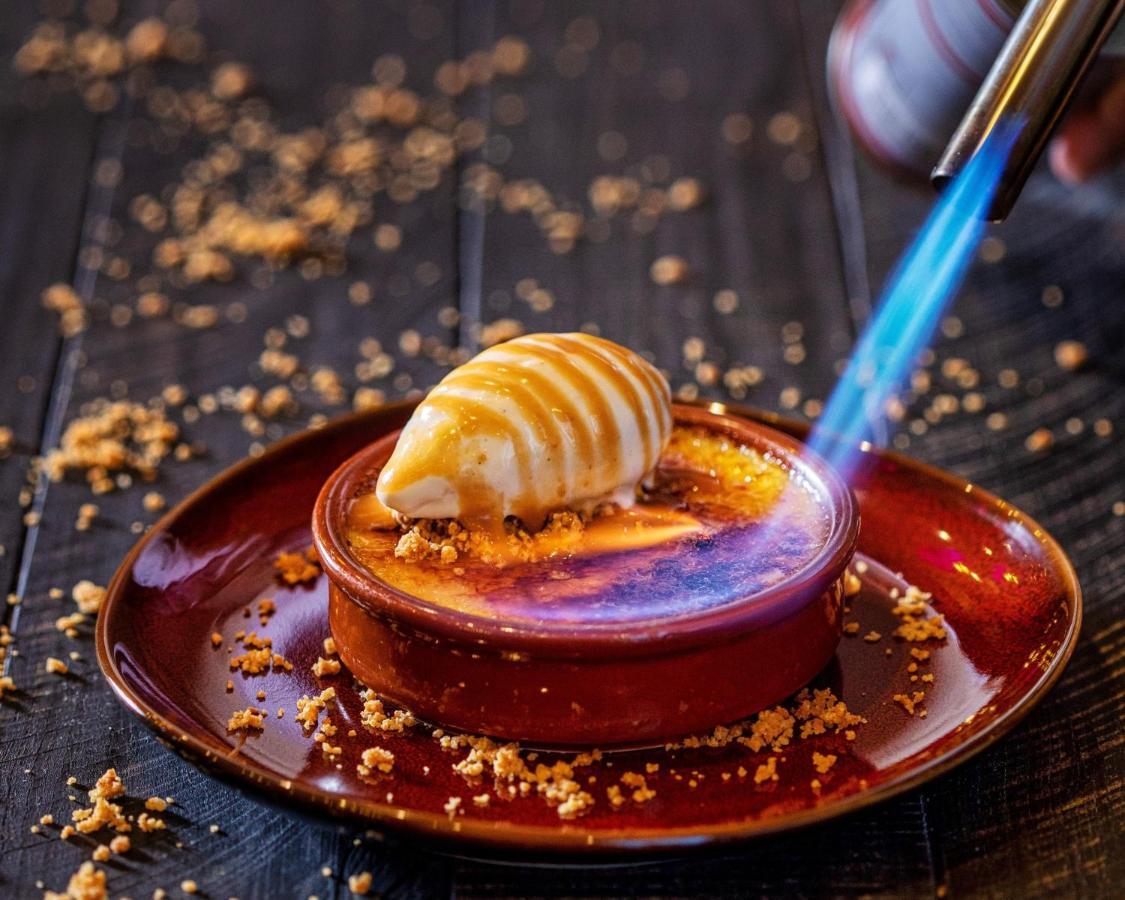 Crowne Plaza Doha - The Business Park By Ihg Hotel Luaran gambar A crème brûlée being caramelized