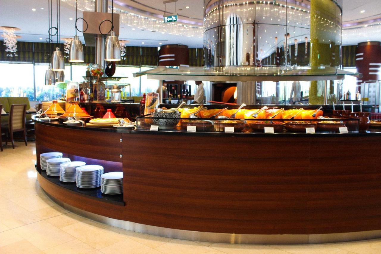 Crowne Plaza Doha - The Business Park By Ihg Hotel Luaran gambar A buffet at a hotel