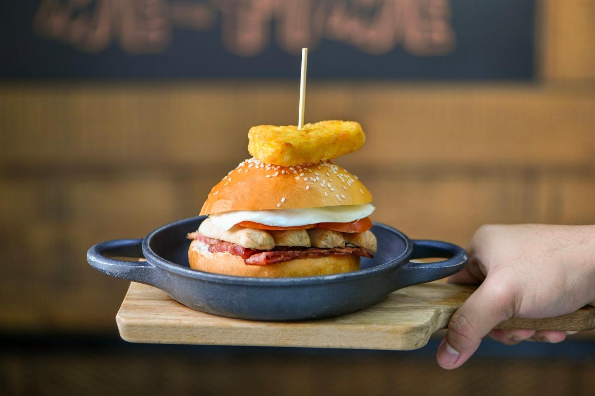 Crowne Plaza Doha - The Business Park By Ihg Hotel Luaran gambar A chicken burger