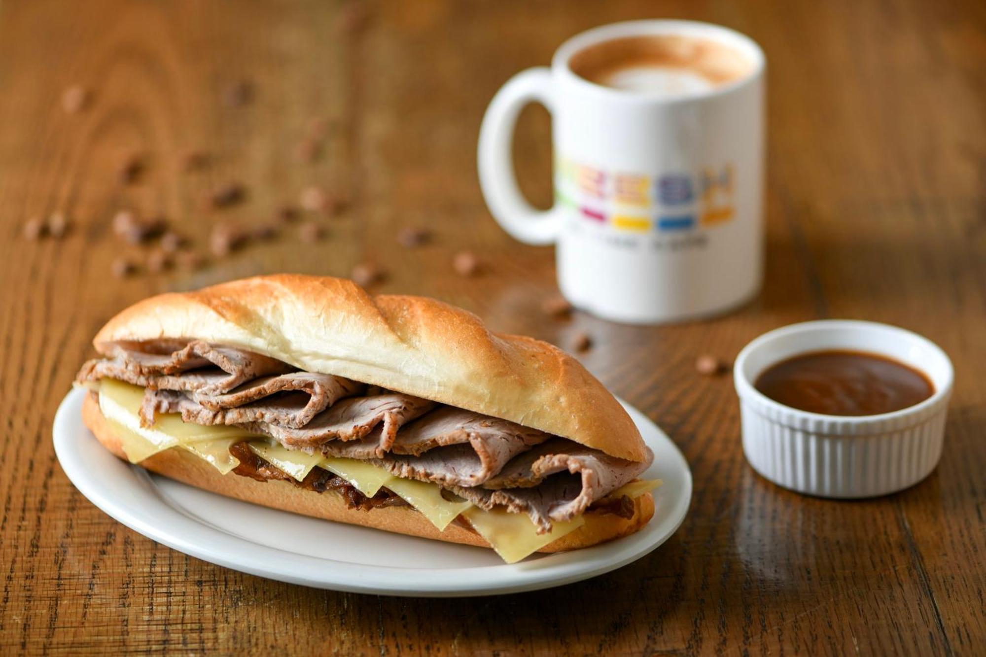 Crowne Plaza Doha - The Business Park By Ihg Hotel Luaran gambar A roast beef and cheese sub