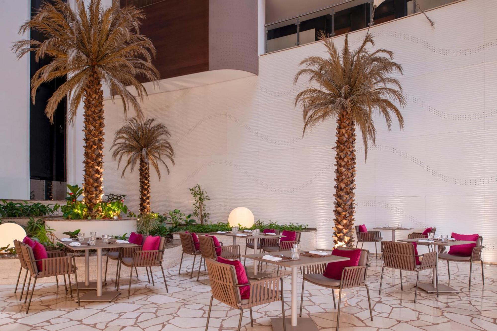 Crowne Plaza Doha - The Business Park By Ihg Hotel Luaran gambar The Palm Beach